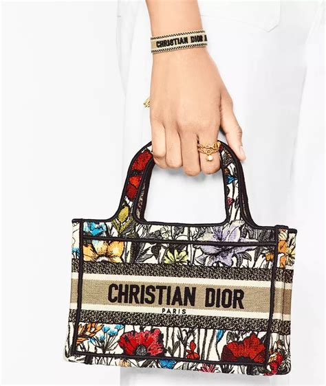 christian dior taschen 2021|Dior designer tote bag.